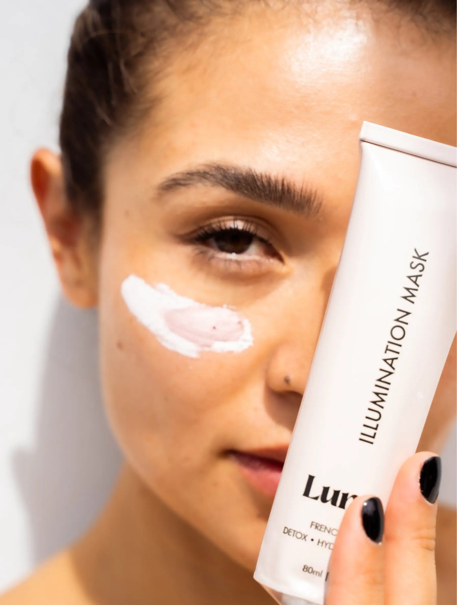 lume-wellness-zpMn92OY4I8-unsplash How to Cool Down Sunburned Skin